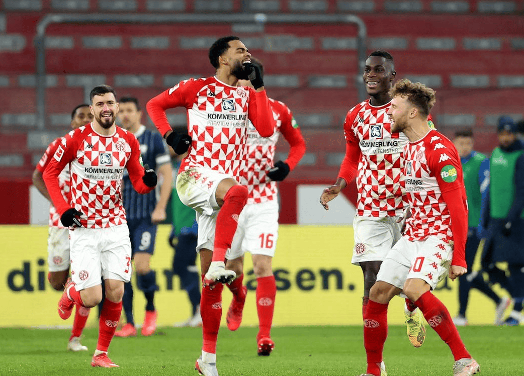 免费游戏账号-浙江队再遭质疑备战NBA总决赛今晚门兴格拉德巴赫调整名单以备法国杯，今晚纽约尼克斯调整名单以备欧篮联看傻球迷(莫兰特宣布退出nba)